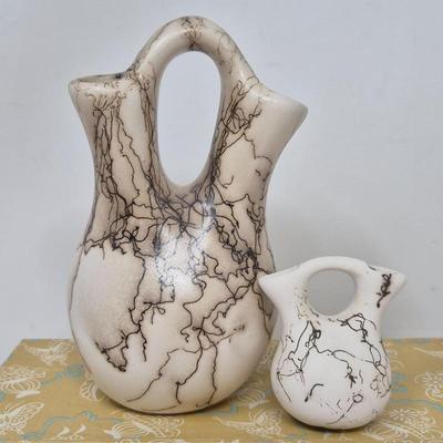 Ceremonial Echo – Mini Mexican Wedding Vases with Symbolic Design