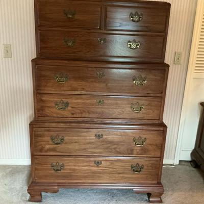 Thomasville Chest Of Drawers