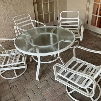 Patio Table And 4 Chairs