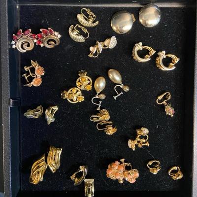 Vintage Gold Toned Clip On Earrings