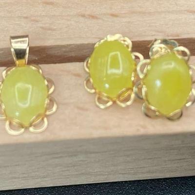 14K Gold Earrings And Pendant With Stone 