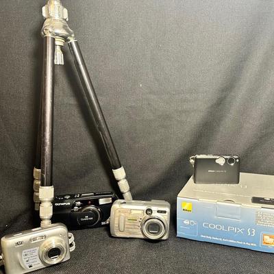Cameras-Nikon Cool pix, Olympus Acurra And More 