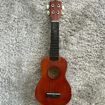 (2pc) Mahalo Ukulele | Mahalo ukulele, likely from their Rainbow or Kahiko series.
