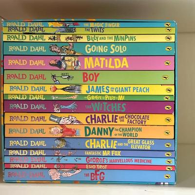 (16pc) Children's Books - Roald Dahl Collection | Collection of children's books, featuring works from Roald Dahl, including:...