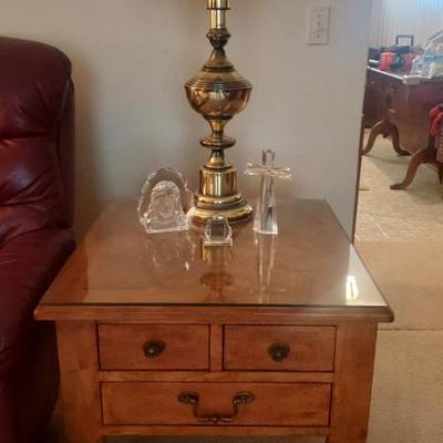 Sale Photo Thumbnail #18: Ashley side table