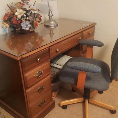Sale Photo Thumbnail #27: Keyhole desk