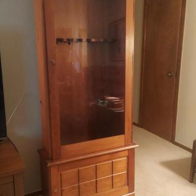 Sale Photo Thumbnail #17: Gun cabinet (no guns)