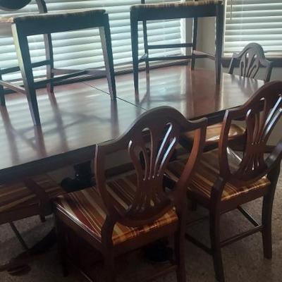 Sale Photo Thumbnail #11: Duncan Phyfe Dining with 8 chairs