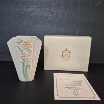Lenox Classics Collection "Tiger Lily Vase" - Ivory China with 24k Accents - 5" Tall