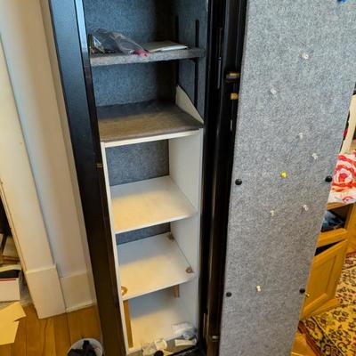 Secure your valuables with this sturdy Sports Afield "Yosemite" gun safe. Designed for security and fire protection, this safe...