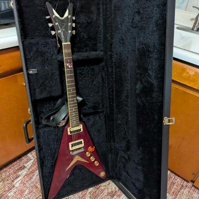 A classic electric guitar for any rock or metal fan! This is an iconic V-shaped guitar by the well-known American manufacturer Dean. The...
