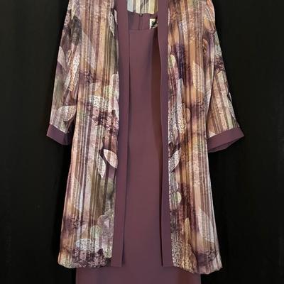 Lot 319: Five Womens Vintage Light Purple Womens Clothing Sets 