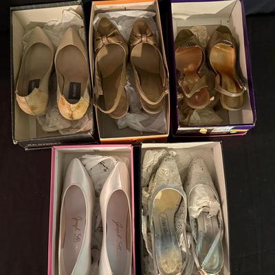 Lot 432: Lot of 5 Pairs Women’s Vintage High Heel Shoes – Size 7