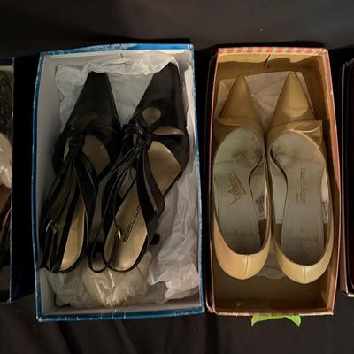 Lot 422: Lot of 4 Women’s Vintage & Designer High Heel Shoes – Size 7 ½