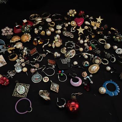 Lot 327: Vintage Costume Jewelry - Mostly Earrings