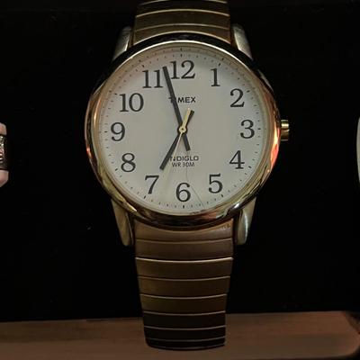 Lot 332: Timex Indiglo Quartz Men’s Watch – WR 30M, Gold-Tone Expansion Band