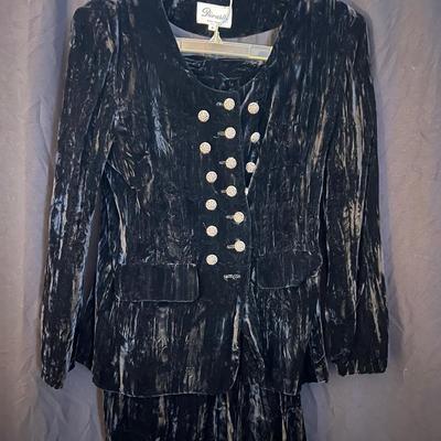 Lot 321: Four Womens Vintage Velvet Black Womens Clothing Sets 