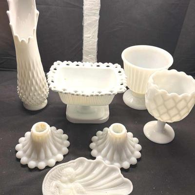 Lot 164:  Eight Pieces Of Milk Glass 