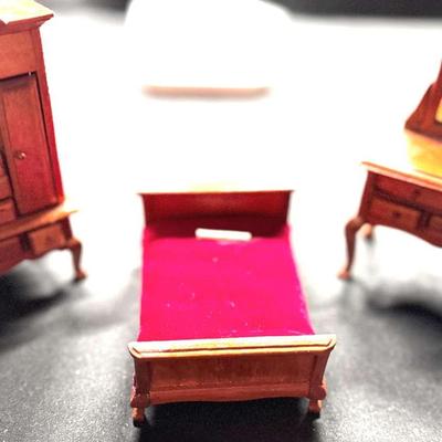 Lot 126: Miniature Wooden Doll House Furniture 