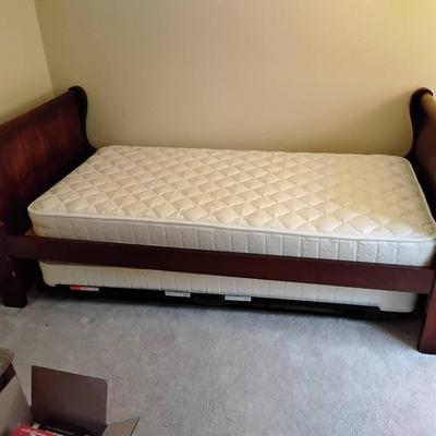 Contemporary Day Bed With Trundle Bed