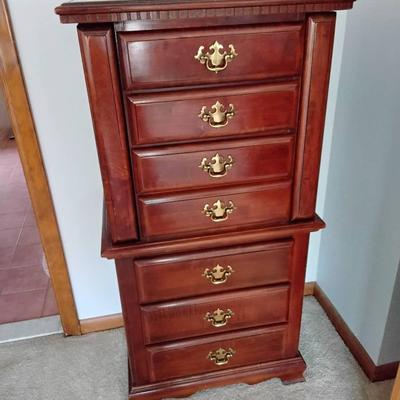 Freestanding Jewelry Chest