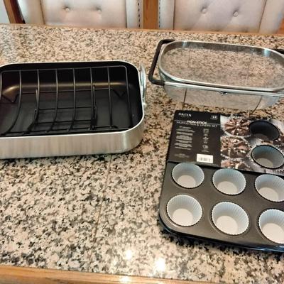 Three Kitchen Items Including A Roasting Pan 