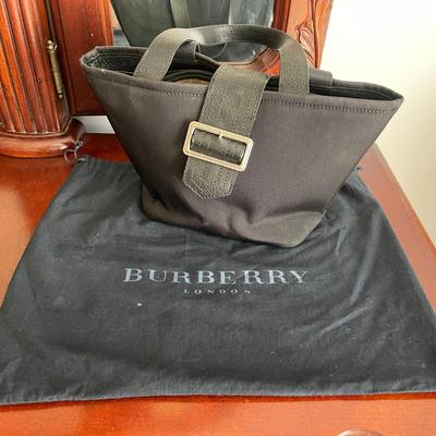BURBERRY Black Handbag