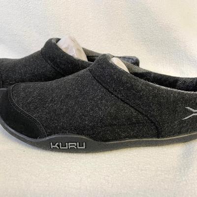 Women’s Kuru “Draft” Slides  9.5 NIB