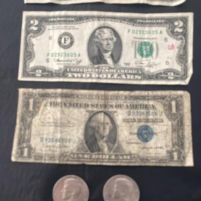 1935H Silver Certificate (1), 1976 $2 Bills (2) $1 Eisenhower (1) Kennedy Half Dollar (2)