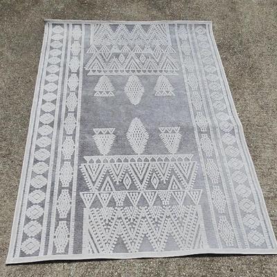 Surya 'Dantel' Grey & White 5'3"×7'3" Rectangle Area Rug