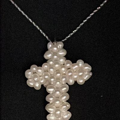 .925 Sterling Silver Singapore 18” Chain W/Cultured Freshwater Pearl Cross Pendant 