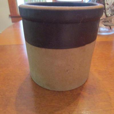 Sale Photo Thumbnail #48: 1-gallon traditional stoneware crock. No cracks.