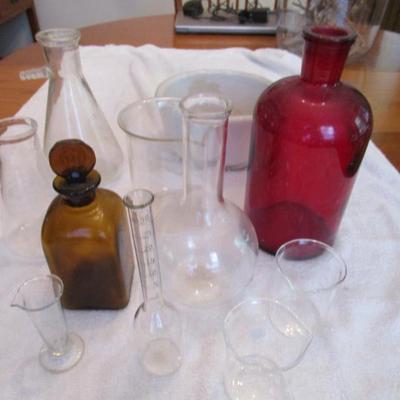 Sale Photo Thumbnail #55: Assortment of lab/chemistry glasswear.  