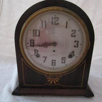Sale Photo Thumbnail #31: Mantle Clock - The Plymouth Clock, Thomaston, Conn., Chime, Wood, 10"Hx9"W
