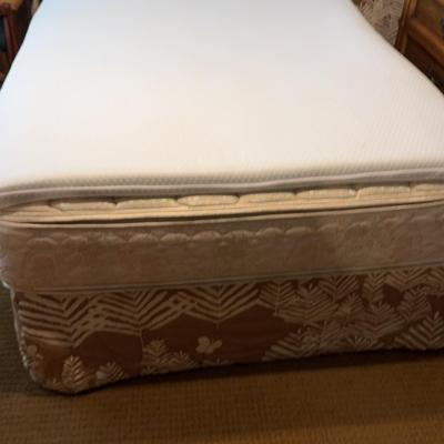 Full Size Mattress, Box Spring, & Topper