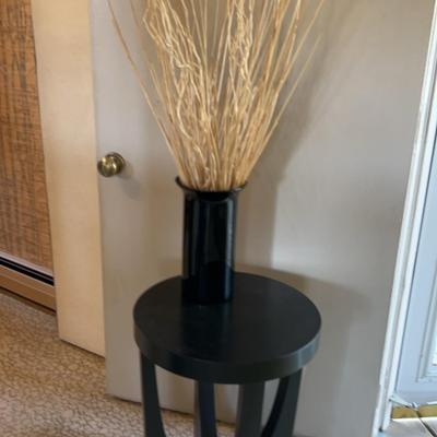 Black Wood Veneer End Table With Vase 