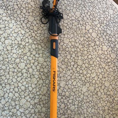 Fiskars Extendable Pole Saw & Pruner
