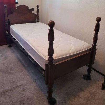 Antique Twin Bed w/Cannonball Finials 