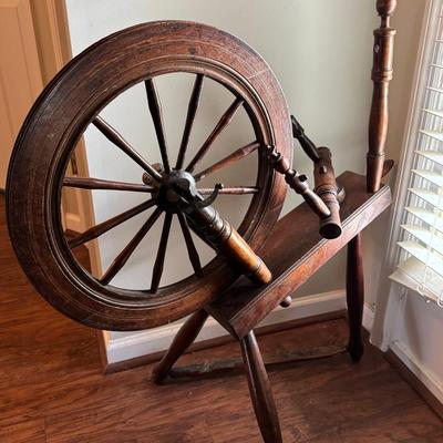 Antique-Style Solid Wood Spinning Wheel