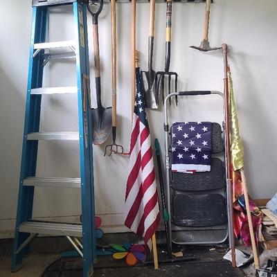 Werner 6' Ladder, Garden Tools & Decorative Flags