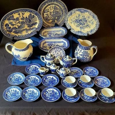 Vintage Oriental Blue & White Willow China Rare Pieces.