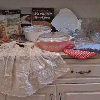 CorningWare, Pyrex, Tupperware & Kitchenware Collection