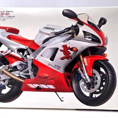 "Tamiya" 1/12 Scale Yamaha YZF-R1 Model Kit