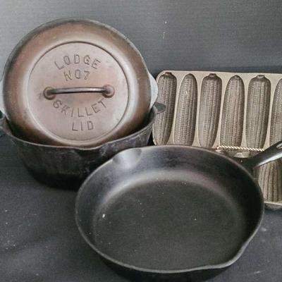 Cast Iron Skillets With Corn Stick Pan