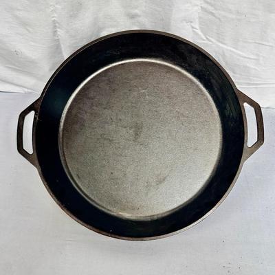 Lodge Cast Iron Dual Handle 17” Skillet 