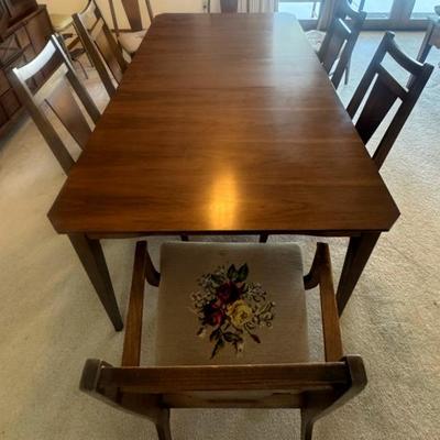 Mid Century Modern Table And Chairs 