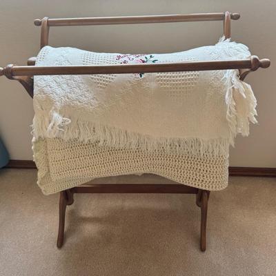 Quilt Rack With Blankets 