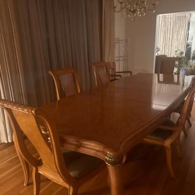 Sale Photo Thumbnail #11: Dining room with 6 chairs