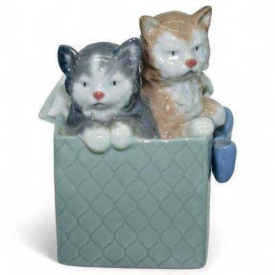 Lladro Porcelain Figurine: Two Kittens in a Basket