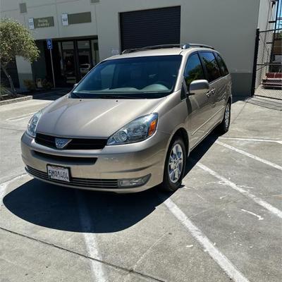 2005 Toyota Sienna XLE Minivan 7 Passenger 4D: 82,264 miles